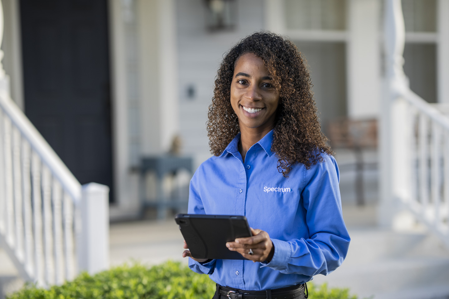 A Spectrum Sales representative speaking with a customer in the field